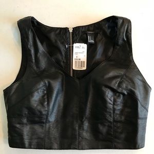 🌟BRAND NEW leather looking crop top with zipper.